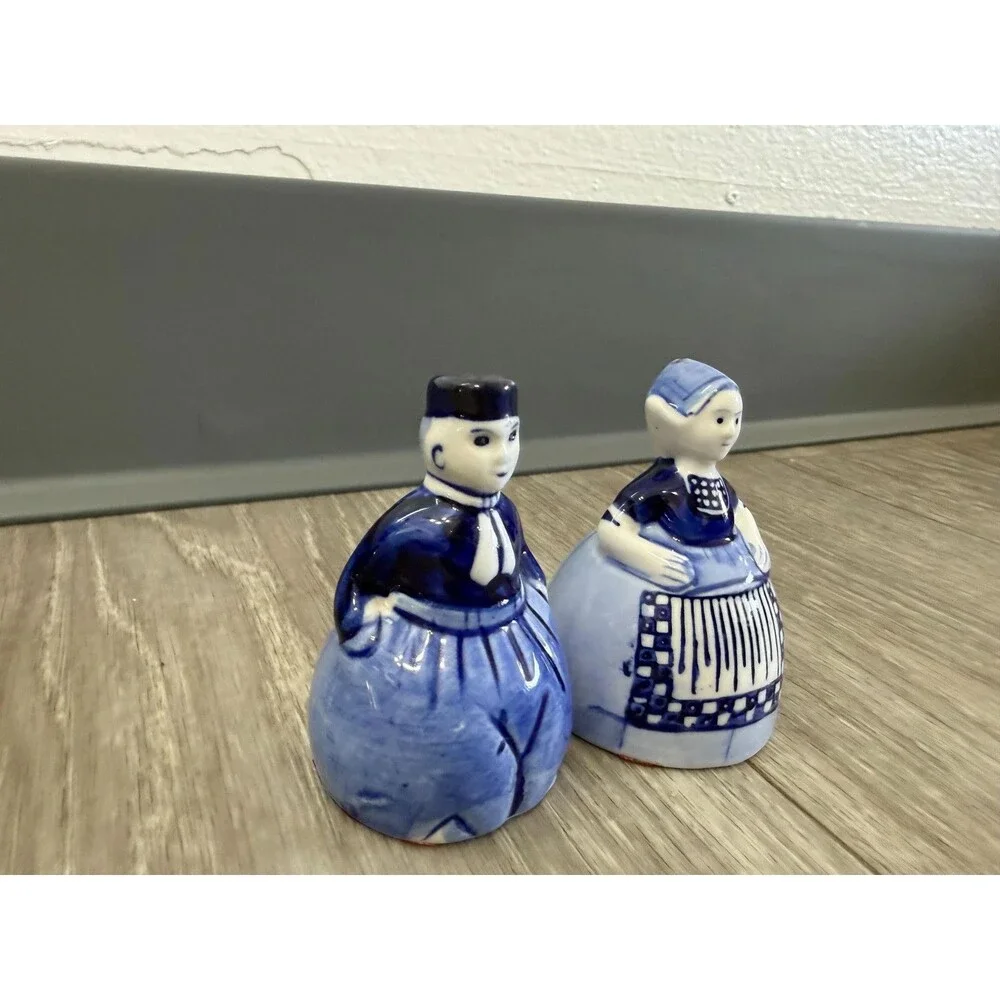 Vintage ELESVA Delft Holland Porcelain Salt and Pepper Shakers